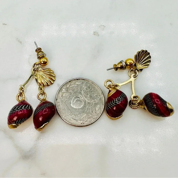 Hand Painted Small Shell Earrings in Burgundy and Gold Tone French Wire… - Picture 9 of 10